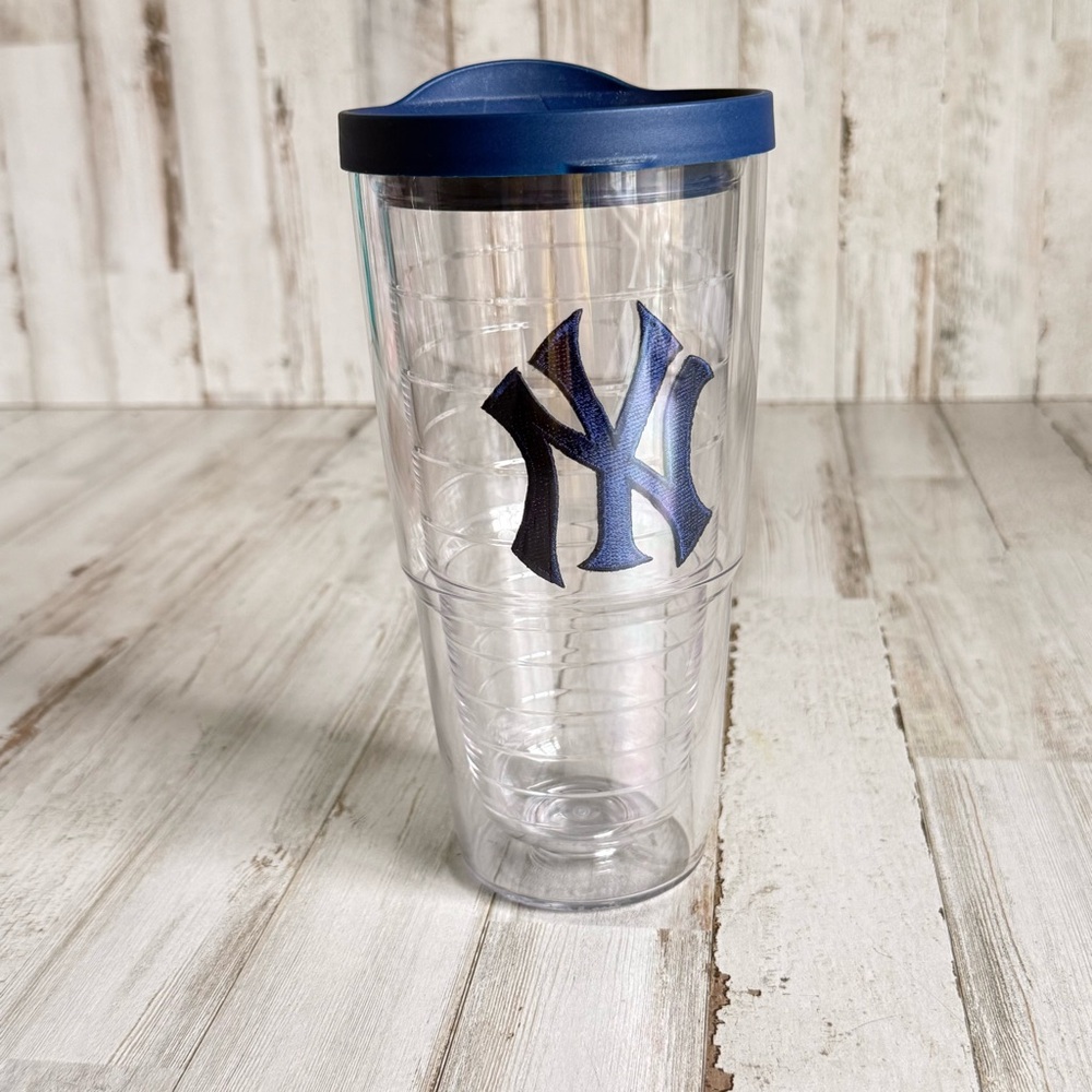 New your Yankees Tervis Tumbler with Lid